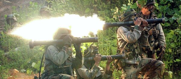 US soldiers use AT-4 anti-tank rocket launchers during a military exercise - Sputnik International