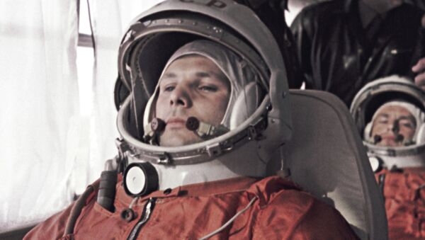 Yuri Gagarin and German Titov on their way to Baikonur Space Center - Sputnik International