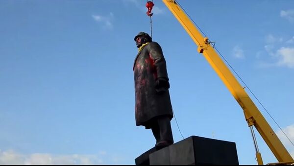 Demolition of Lenin Monument in Slavyansk - Sputnik International