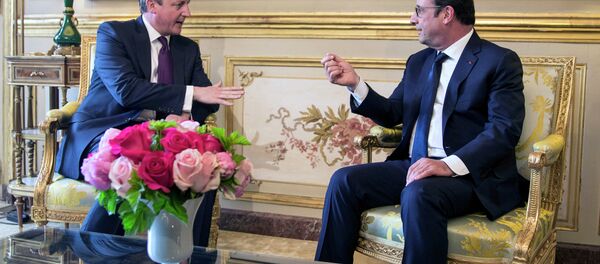 French President Francois Hollande, right, meets with British Prime Minister David Cameron at the Elysee presidential Palace, in Paris, Thursday, May 28, 2015. French President Francois Hollande, right, meets with British Prime Minister David Cameron at the Elysee presidential Palace, in Paris, Thursday, May 28, 2015. - Sputnik International