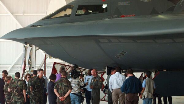 Reporters and Air Force personnel gather under a B-2 Stealth Bomber on Sept. 12, 1997. - Sputnik International