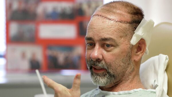 A Texas man has had the first successful skull-scalp transplant from a human donor at the same time as he received a double organ transplant, saving his life amid a perfect storm of ailments. - Sputnik International