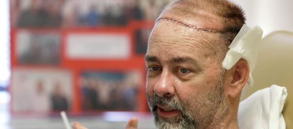 A Texas man has had the first successful skull-scalp transplant from a human donor at the same time as he received a double organ transplant, saving his life amid a perfect storm of ailments. - Sputnik International