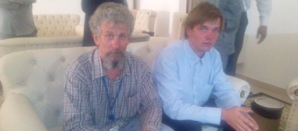 Sergei Cherepanov (L) and Mikhail Antyufeev, the two Russians kidnapped in Sudan's Darfur region in January 2015 - Sputnik International