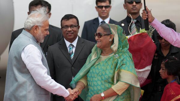 Bangladesh’s Prime Minister Sheikh Hasina shakes hand with Indian Prime Minister Narendra Modi - Sputnik International