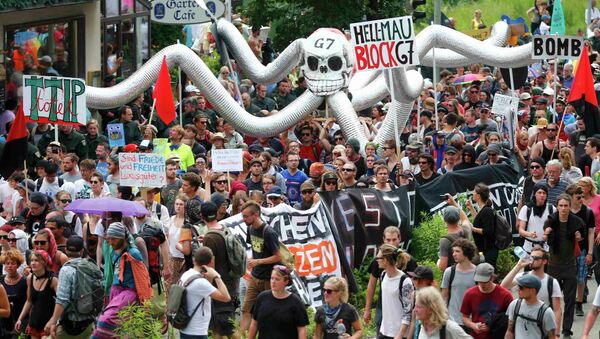 Anti-G7 protestors march during a demonstration in Garmisch-Partenkirchen, southern Germany - Sputnik International