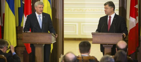 Ukraine's President Petro Poroshenko (R) and Canada's Prime Minister Stephen Harper make a statement as they meet in Kiev, Ukraine Ukraine's President Petro Poroshenko (R) and Canada's Prime Minister Stephen Harper make a statement as they meet in Kiev, Ukraine - Sputnik International