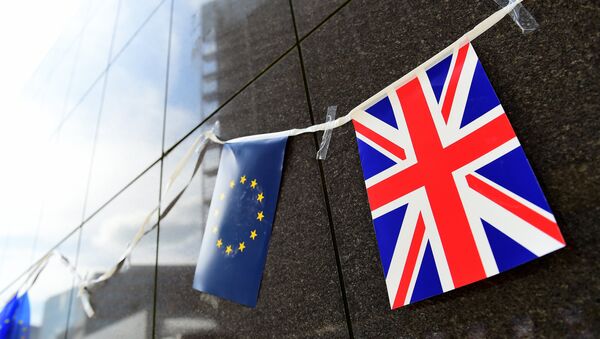 An European flag and a British flag stand next to each others outside the European Commission building, in Brussels, on May 8 2015 - Sputnik International