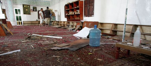 People inspect damage caused by a bomb explosion at a mosque in Sanaa, Yemen, May 22, 2015 People inspect damage caused by a bomb explosion at a mosque in Sanaa, Yemen, May 22, 2015 - Sputnik International
