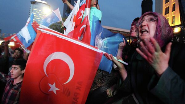 Supporters of Turkey's Islamic-rooted Justice and Development Party (AKP) - Sputnik International