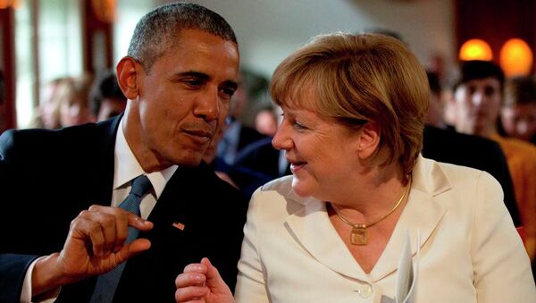 German Chancellor Angela Merkel, right, speaks with US President Barack Obama during the G-7 summit - Sputnik International