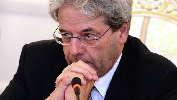 Italian Foreign Minister Paolo Gentiloni speaks during a meeting with his Russian counterpart Sergei Lavrov (Unseen) in Moscow on June 1, 2015 - Sputnik International