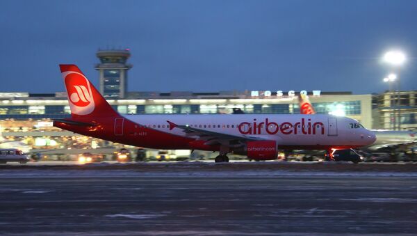 Airbus A-320 of the German Air Berlin airline at Domodedovo Airport - Sputnik International