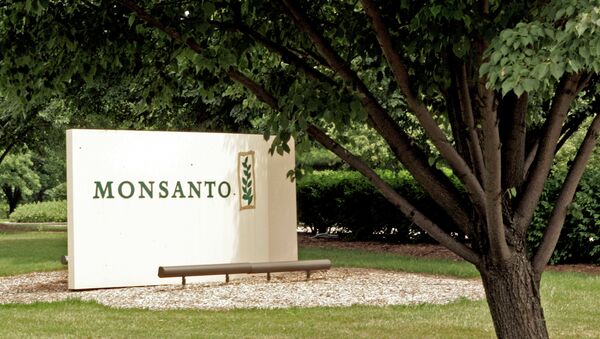 A complex merger designed to lower their tax payments could see US agrochemical giant Monsanto merge with its Swiss rival, Syngenta, to create an entity based in the UK. - Sputnik International