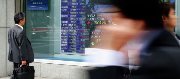 A man looks at an electronic stock indicator of a securities firm in Tokyo, Thursday, May 21, 2015 A man looks at an electronic stock indicator of a securities firm in Tokyo, Thursday, May 21, 2015 - Sputnik International