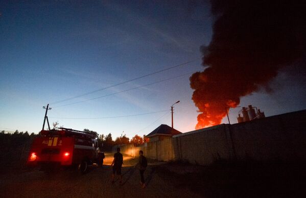 Firestorm at Fuel Depot Near Kiev - Sputnik International
