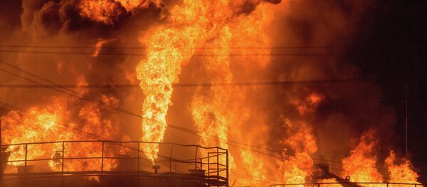 Fire at oil tank farm in Kiev Region - Sputnik International
