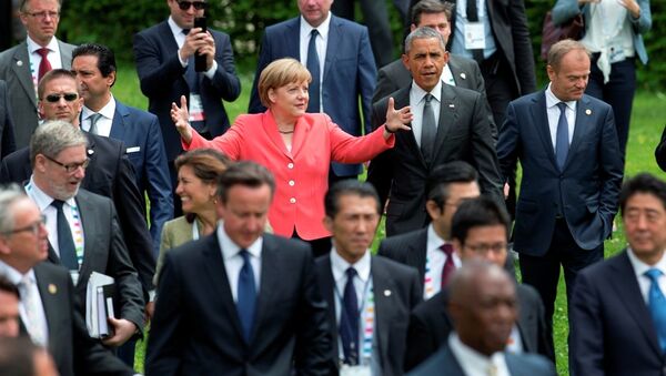 US President Barack Obama, center right, and German Chancellor Angela Merkel, center left, walk to a group photo of G-7 leaders. - Sputnik International