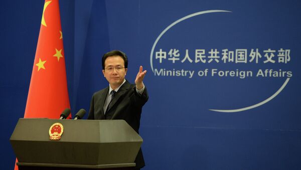 The Chinese Foreign Ministry spokesman Hong Lei gestures during a press briefing in Beijing on April 8, 2013 - Sputnik International