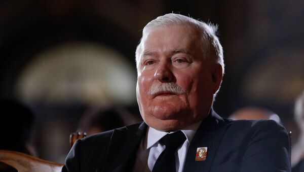 Former Polish President Lech Walesa attends the state funeral of the former German President Richard von Weizsaecker at Berlin Cathedral, the protestant church of Berlin on February 11, 2015 - Sputnik International