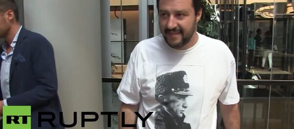 France: MEP Salvini dons Putin t-shirt in Strasbourg France: MEP Salvini dons Putin t-shirt in Strasbourg - Sputnik International