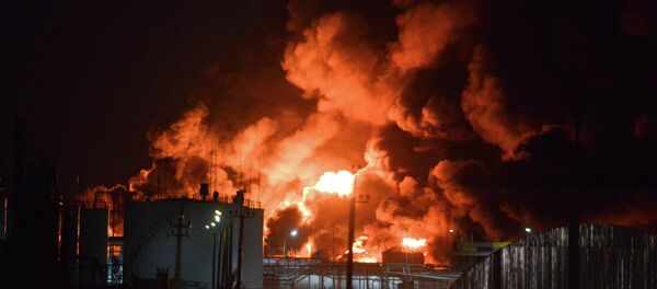 Fire on oil depot near Kiev - Sputnik International