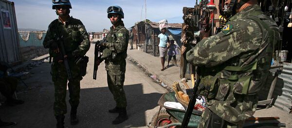 Brazilian UN peacekeepers patrol through Cite Soleil, the biggest slum on the outskirts of the Haitian capital Port-au-Prince, on November 22, 2010 Brazilian UN peacekeepers patrol through Cite Soleil, the biggest slum on the outskirts of the Haitian capital Port-au-Prince, on November 22, 2010 - Sputnik International