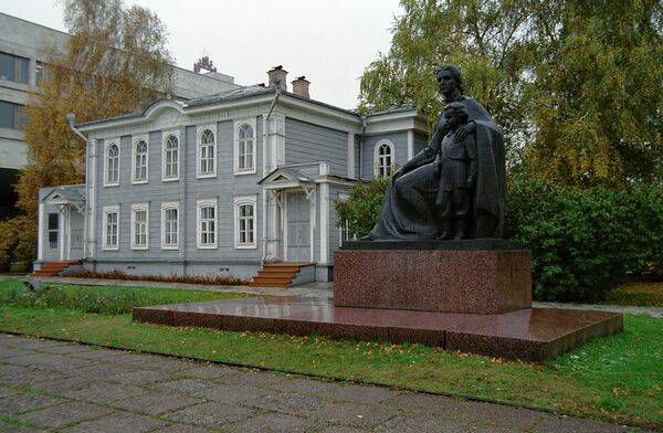 A monument to Maria Ulyanova and her famous son - Sputnik International