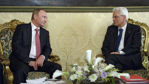 Russian President Vladimir Putin, left, and Italian President Sergio Mattarella at their meeting in Rome, June 10, 2015 - Sputnik International