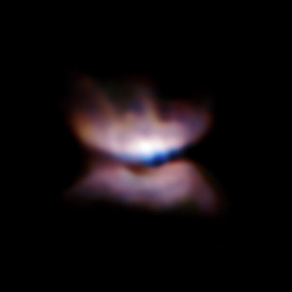 The new images of L2 Puppis show how the disk of material around the dying red star at its core is swept up into butterfly wing cones on either side by interactions with its companion star. - Sputnik International