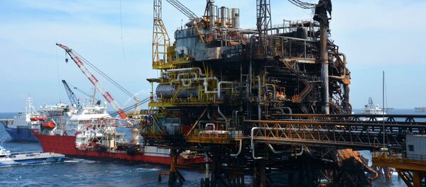 Petroleos Mexicanos (Pemex), emergency boats works to put out a fire at the Abkatun-A Permanente shallow-water oil platform in the Campeche Sound Petroleos Mexicanos (Pemex), emergency boats works to put out a fire at the Abkatun-A Permanente shallow-water oil platform in the Campeche Sound - Sputnik International