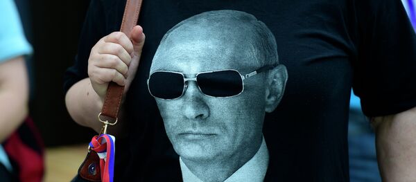 A woman wears a tee-shirt showing a portrait of Russian President Vladimir Putin before his arrival at the Expo Milano 2015, the universal exhibition A woman wears a tee-shirt showing a portrait of Russian President Vladimir Putin before his arrival at the Expo Milano 2015, the universal exhibition - Sputnik International