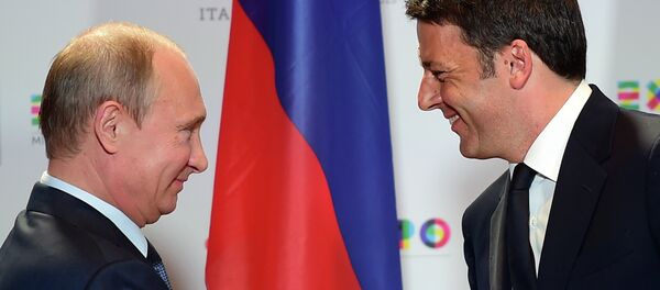 Russian President Vladimir Putin (L) shakes hands with Italian Prime Minister Matteo Renzi at the end of their press conference following a meeting and a visit at the Expo Milano 2015, the universal exhibition, on June 10, 2015 in Milan Russian President Vladimir Putin (L) shakes hands with Italian Prime Minister Matteo Renzi at the end of their press conference following a meeting and a visit at the Expo Milano 2015, the universal exhibition, on June 10, 2015 in Milan - Sputnik International