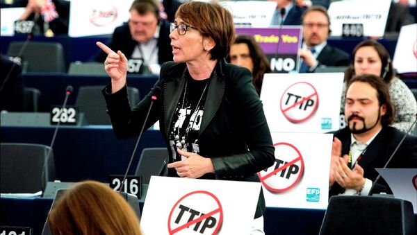 Debate and vote on TTIP postponed in the European Parliament - Sputnik International