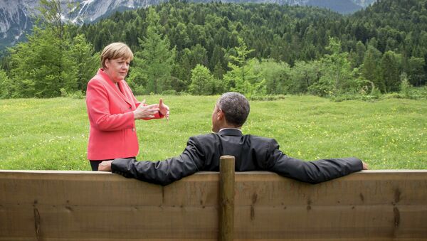 German Chancellor Angela Merkel speaks with US President Barack Obama - Sputnik International