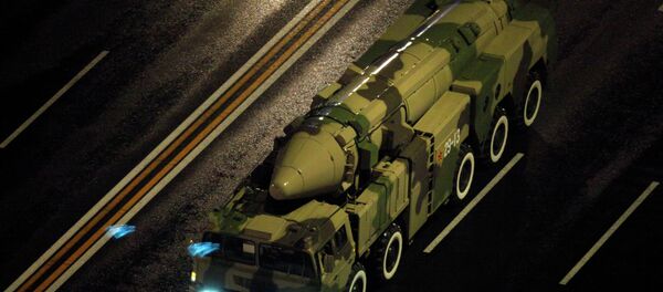 A Chinese military vehicle carries a DF21 medium range ballistic missile. - Sputnik International