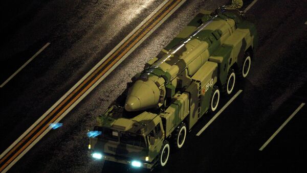 A Chinese military vehicle carries a DF21 medium range ballistic missile. - Sputnik International
