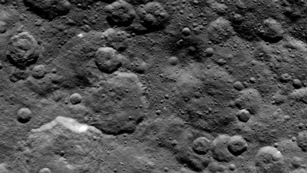 Craters in the northern hemisphere of dwarf planet Ceres are seen in this image taken by NASA's Dawn spacecraft on June 6, 2015. - Sputnik International