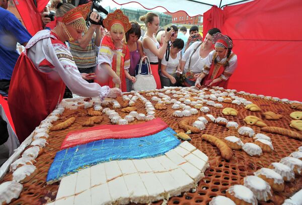 Russia Day: How Do Citizens Celebrate the New Holiday? - Sputnik International