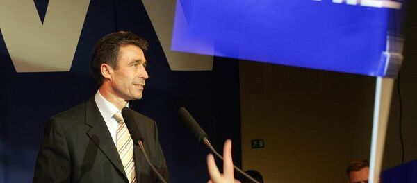 Anders Fogh Rasmussen (R) stands on stage facing supporters at his Venstre Party election headquarters in Copenhagen 08 February 2005. Anders Fogh Rasmussen (R) stands on stage facing supporters at his Venstre Party election headquarters in Copenhagen 08 February 2005. - Sputnik International