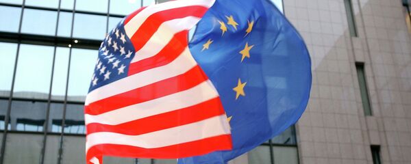 The US and EU flags, left and right, fly side by side at the European Council building in Brussels - Sputnik International