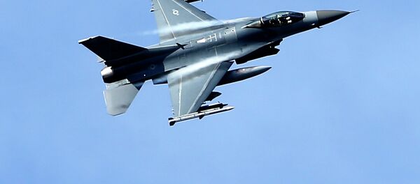 A US military fighter jet participates in a NATO Baltic Air Policing Mission practice mission near Estonia. - Sputnik International