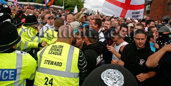 Anti-Islam groups have organized a protest in Dudley, England, opposing plans to build a new mosque in town and claiming that mosques in the United Kingdom are responsible for spreading extremist views, RT reports Anti-Islam groups have organized a protest in Dudley, England, opposing plans to build a new mosque in town and claiming that mosques in the United Kingdom are responsible for spreading extremist views, RT reports - Sputnik International