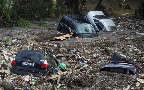 Cars are seen among debris at a flooded street in Tbilisi, Georgia, June 14, 2015 - Sputnik International
