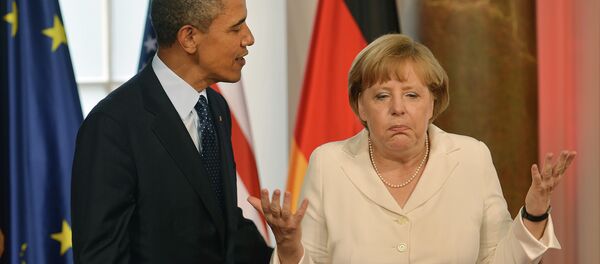 German Chancellor Angela Merkel gestures next to US President Barack Obama - Sputnik International