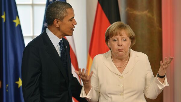 German Chancellor Angela Merkel gestures next to US President Barack Obama - Sputnik International