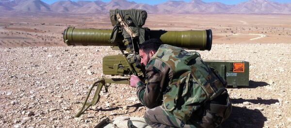 A Syrian soldier aims a rocket launcher towards rebel locations in the Qalamoun region - Sputnik International