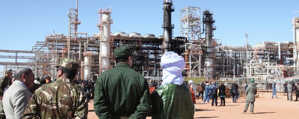 Algerian soldiers and officials stand in front of the gas plant in Ain Amenas. (File) Algerian soldiers and officials stand in front of the gas plant in Ain Amenas. (File) - Sputnik International