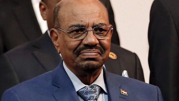 Sudan's President Omar al-Bashir prepares for a group photograph ahead of the African Union summit in Johannesburg June 14, 2015 - Sputnik International
