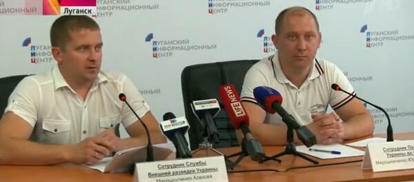 Miroshnichenko brothers at their press conference in Lugansk on Monday - Sputnik International
